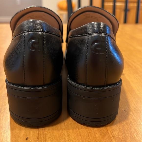 NEW COLE HAAN Black penny loafers in a size 7B perfect for dressing up or down - Picture 3 of 9